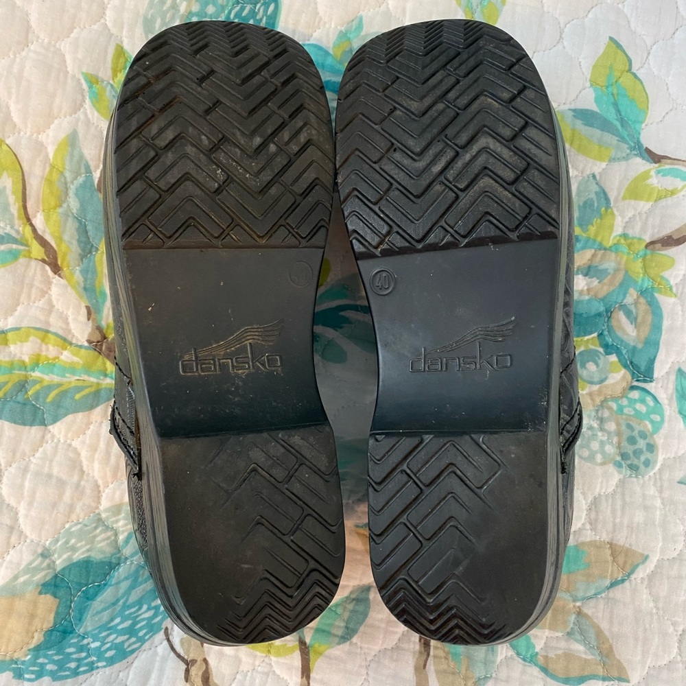 DANSKO Clogs - Black. Sturdy and Comfortable. Great Brand!🖤🌻 - Picture 2 of 7